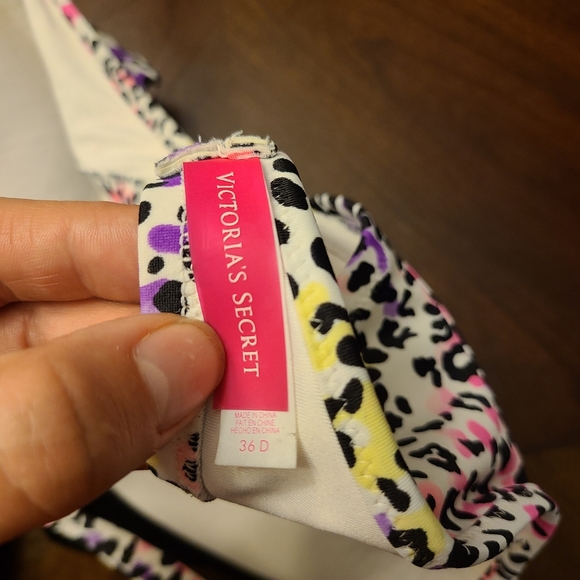 Victoria's Secret swim top 36D - Picture 2 of 2